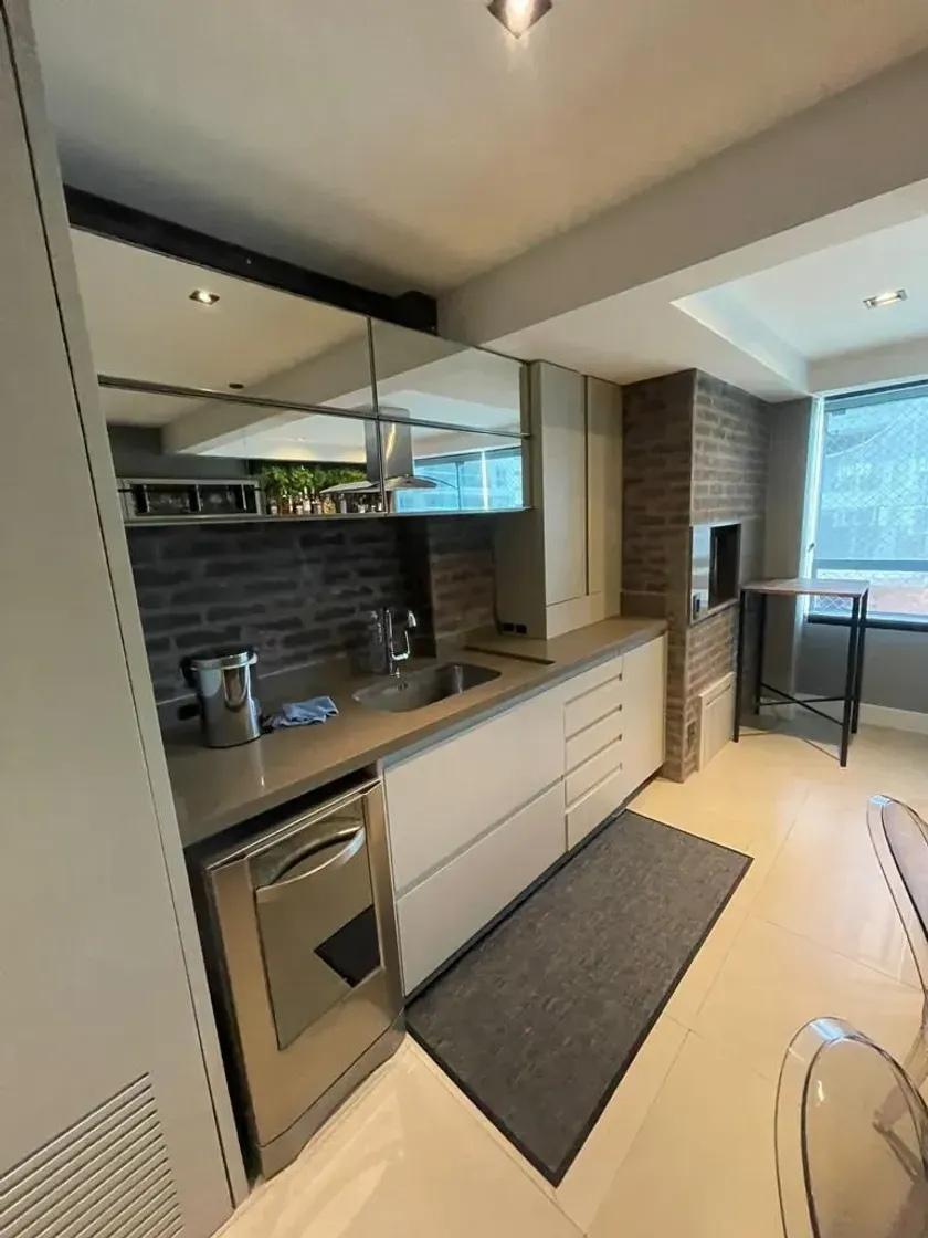 Apartamento mobiliado com 2 dormitórios sendo 1 suíte e 2 vagas de garagem na Praia Brava - Itajaí — foto 3