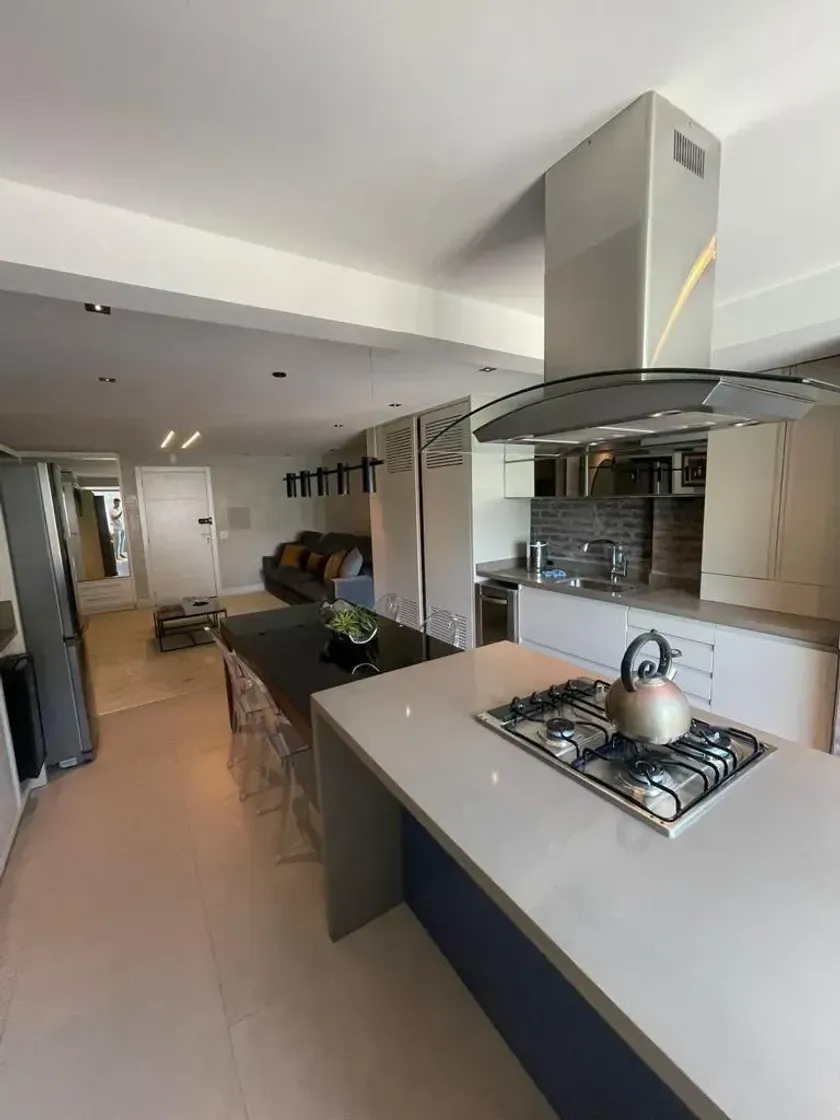 Apartamento mobiliado com 2 dormitórios sendo 1 suíte e 2 vagas de garagem na Praia Brava - Itajaí — foto 4