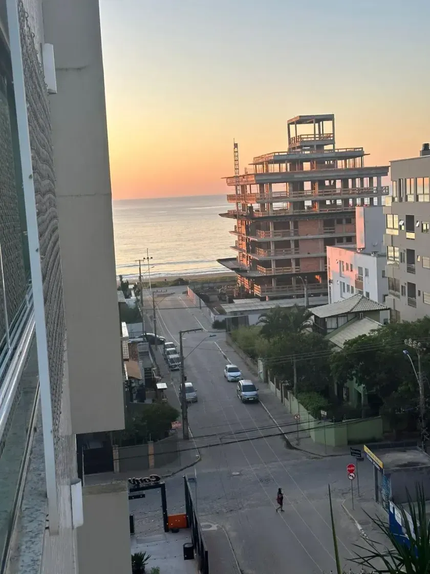 Apartamento mobiliado com 2 dormitórios sendo 1 suíte e 2 vagas de garagem na Praia Brava - Itajaí — foto 14