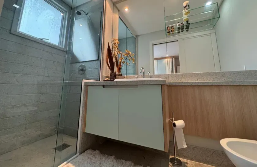 Apartamento mobiliado com 4 suítes e 4 vagas de garagem na Av. Atlântica em Balneário Camboriú — foto 14