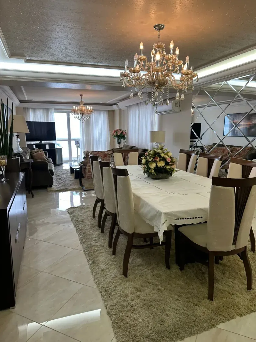 Apartamento frente mar 3 dormitórios sendo 2 suítes e 1 vaga no Centro de Balneário Camboriú — foto 1