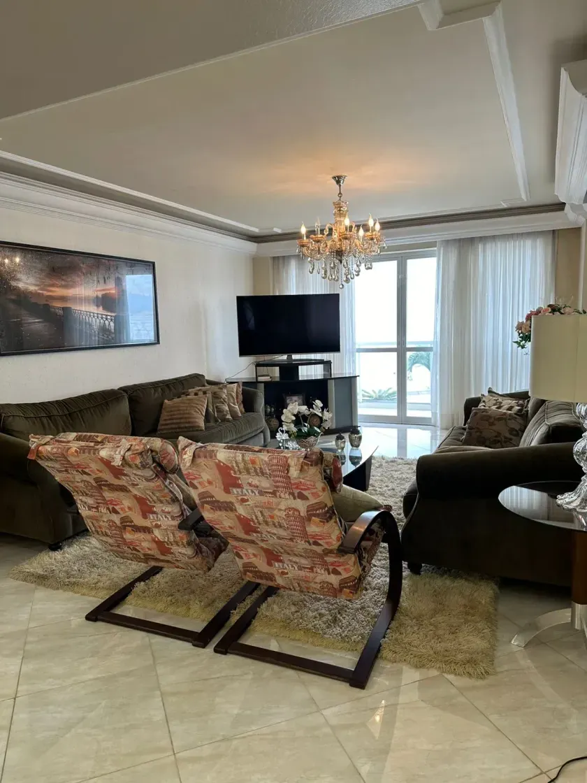 Apartamento frente mar 3 dormitórios sendo 2 suítes e 1 vaga no Centro de Balneário Camboriú — foto 3