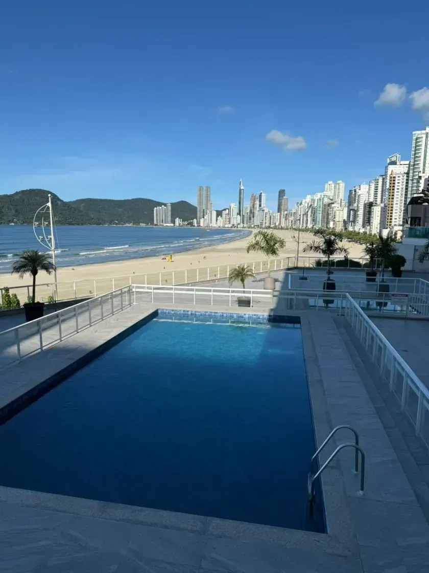 Apartamento frente mar 3 dormitórios sendo 2 suítes e 1 vaga no Centro de Balneário Camboriú — foto 17