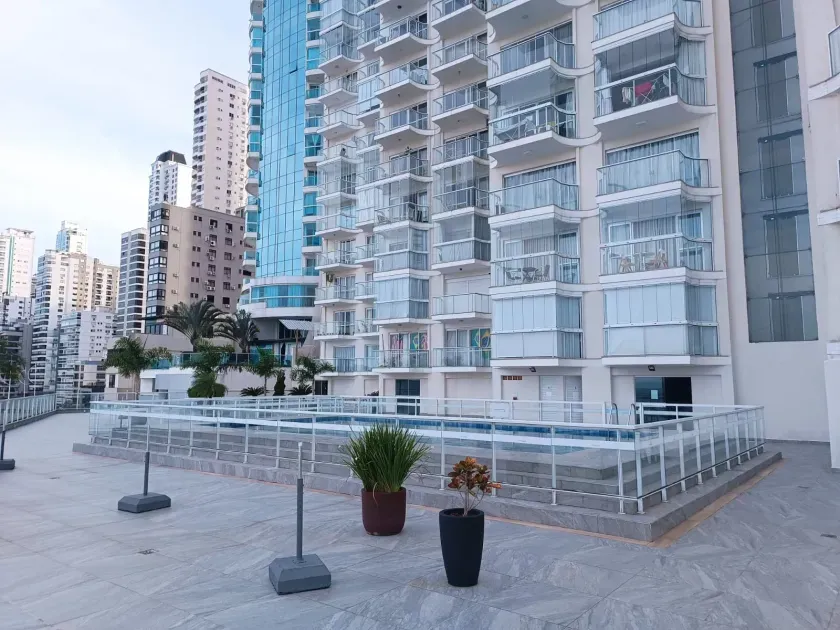 Apartamento frente mar 3 dormitórios sendo 2 suítes e 1 vaga no Centro de Balneário Camboriú — foto 20