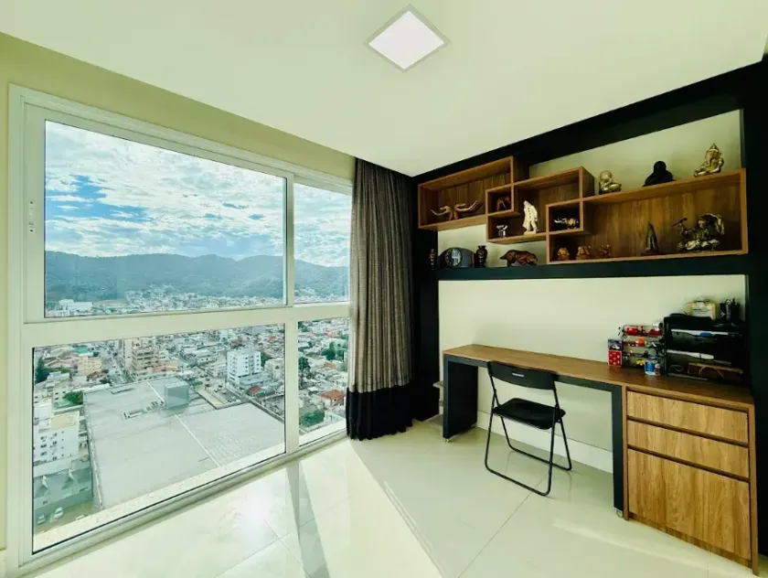 Apartamento com 4 dormitórios sendo 2 suítes e 2 vagas de garagem em Balneário Camboriú — foto 2