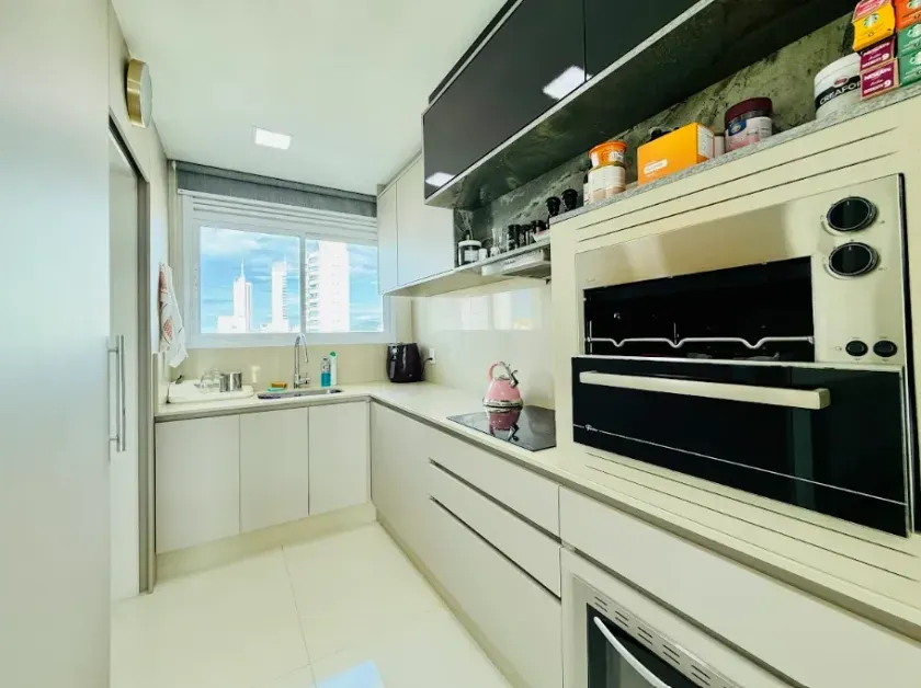 Apartamento com 4 dormitórios sendo 2 suítes e 2 vagas de garagem em Balneário Camboriú — foto 3
