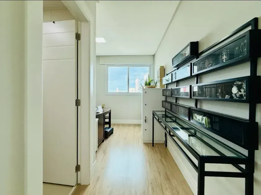 Apartamento com 4 dormitórios sendo 2 suítes e 2 vagas de garagem em Balneário Camboriú — foto 8