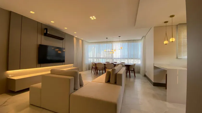 Apartamento mobiliado com 3 suítes e 2 vagas de garagem no Centro de Balneário Camboriú — foto 1