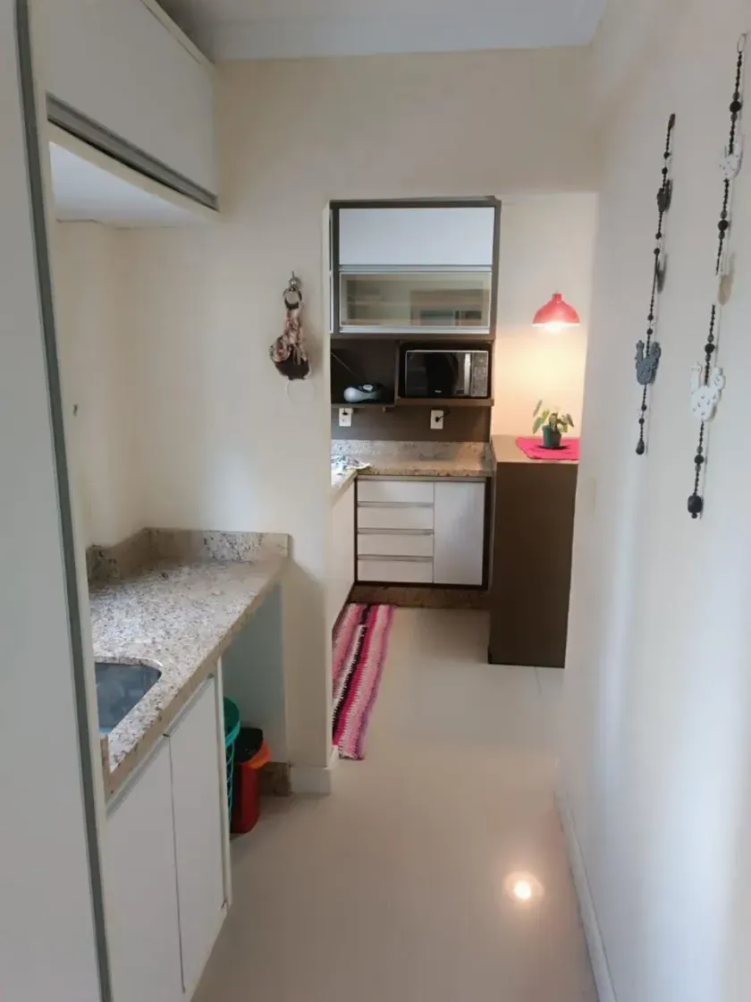 Apartamento com 3 dormitórios sendo 1 suíte e 1 vaga de garagem no centro de Balneário Camboriú — foto 2