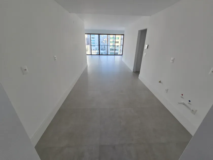 Apartamento novo alto padrão com 4 suítes e 4 vagas de garagem no Centro de Balneário Camboriú. — foto 5
