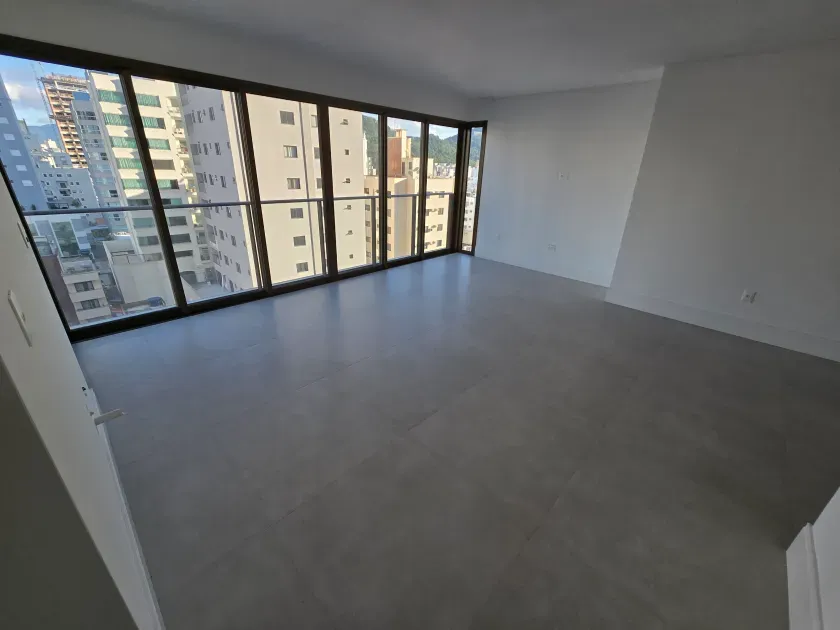 Apartamento novo alto padrão com 4 suítes e 4 vagas de garagem no Centro de Balneário Camboriú. — foto 3