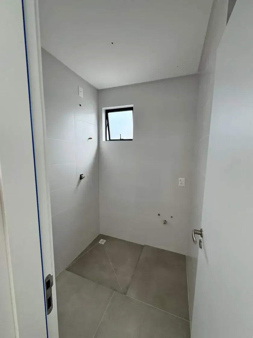 Apartamento no Centro com 4 suítes e 3 vagas de garagem em Balneário Camboriú