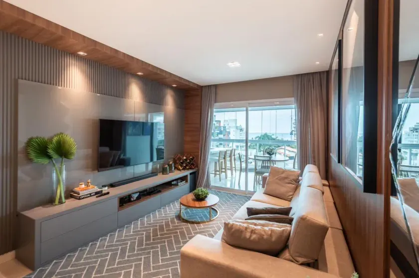 Apartamento mobiliado com 3 suítes e 3 vagas de garagem na Praia Brava em Itajaí