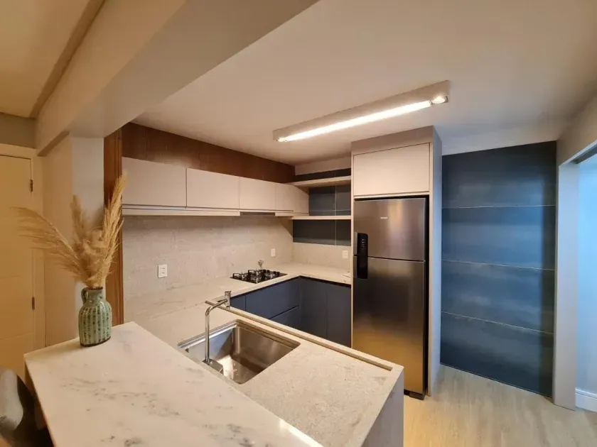 Apartamento mobiliado com 2 dormitórios sendo 1 suíte e 1 vaga na Atlantica em Balneário Camboriú — foto 6