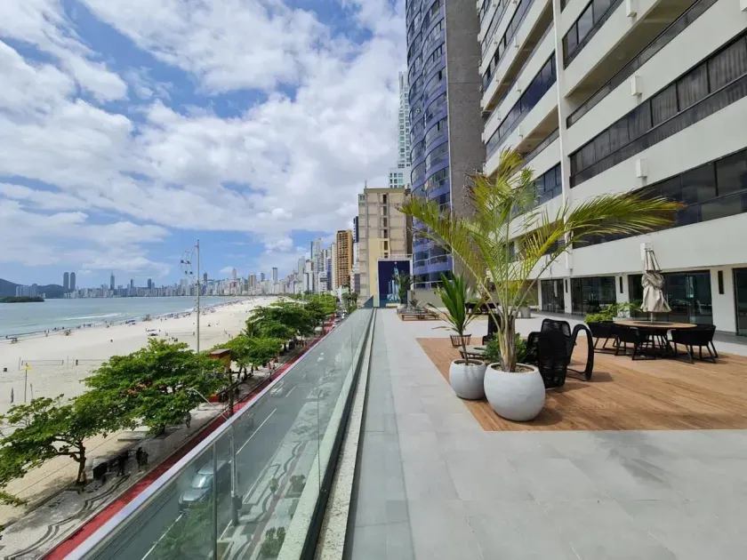 Apartamento mobiliado com 2 dormitórios sendo 1 suíte e 1 vaga na Atlantica em Balneário Camboriú — foto 22