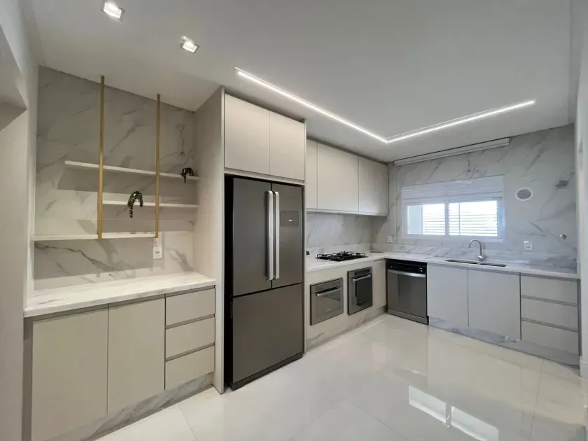 Apartamento na quadra do mar finamente mobiliado com 04 suítes e 04 vagas de garagem. — foto 12