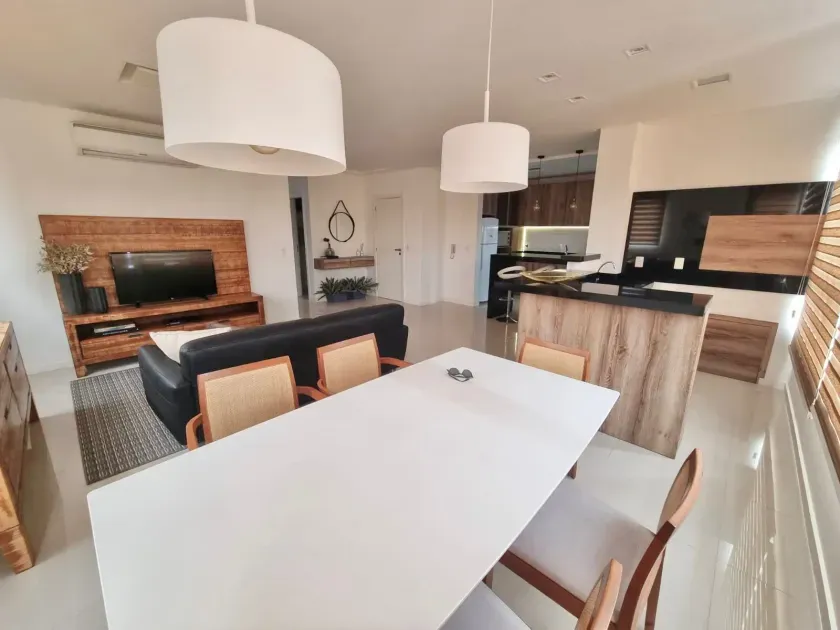 Apartamento mobiliado com 2 suítes e 2 vagas na Barra Norte em Balneário Camboriú. — foto 2