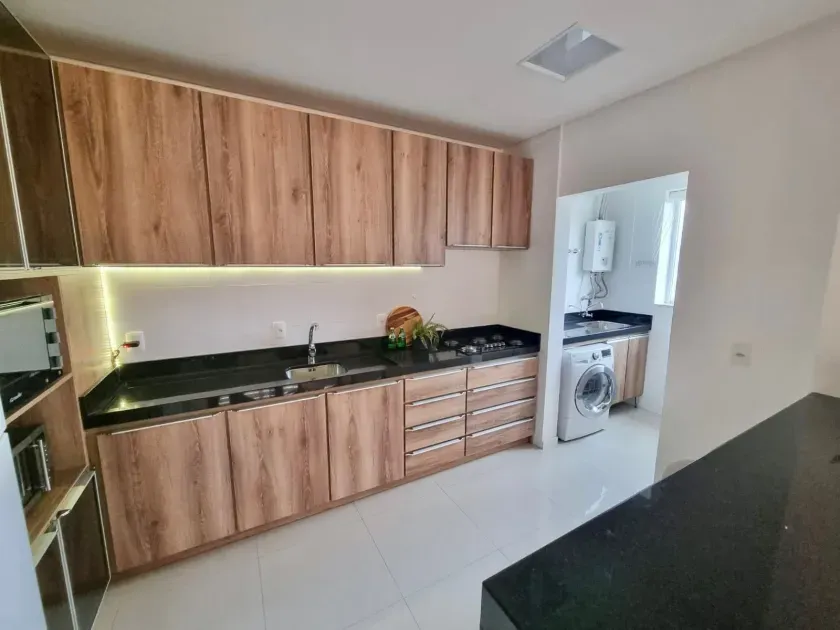 Apartamento mobiliado com 2 suítes e 2 vagas na Barra Norte em Balneário Camboriú. — foto 3