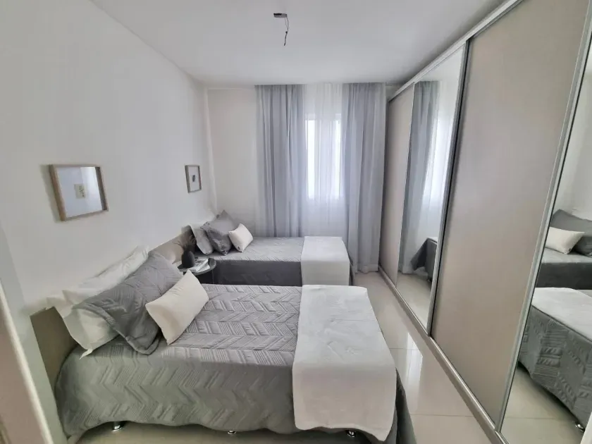 Apartamento mobiliado com 2 suítes e 2 vagas na Barra Norte em Balneário Camboriú. — foto 8