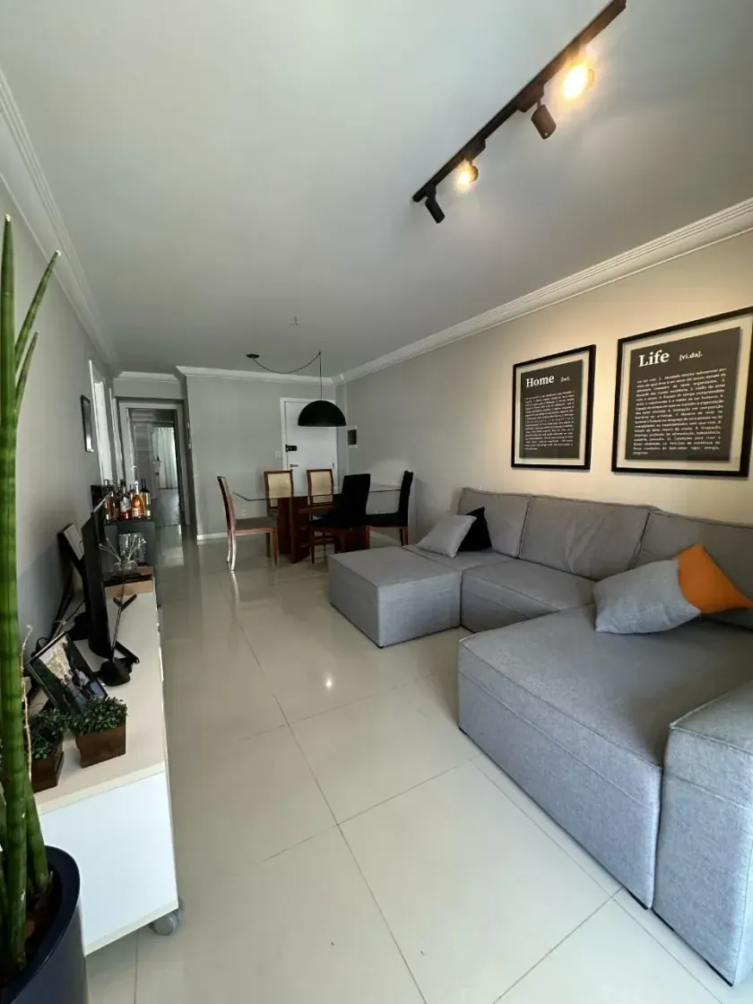 Apartamento com 3 dormitórios sendo 1 suíte e 2 vagas de garagem - Centro de Balneário Camboriú — foto 1