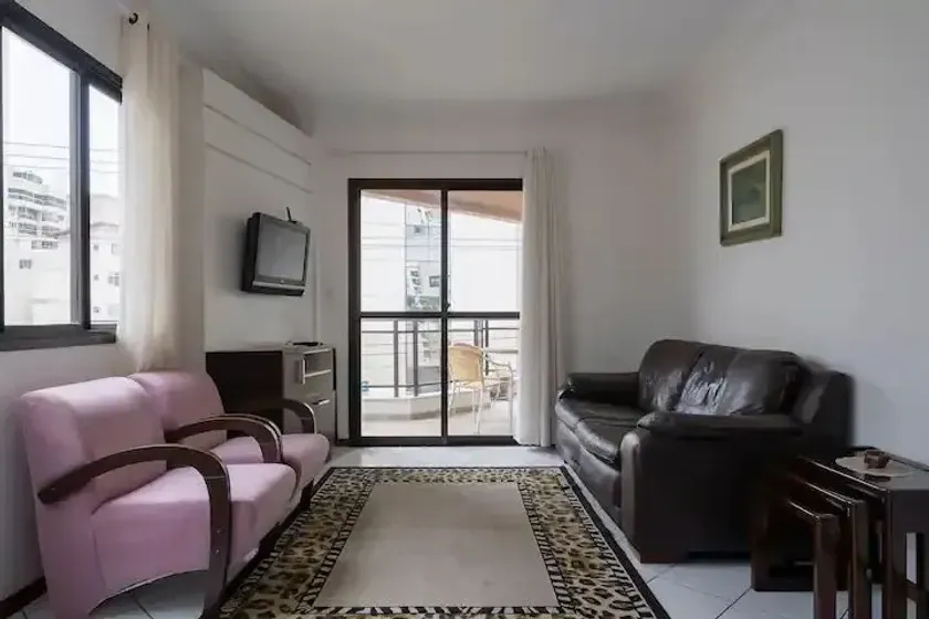 Apartamento com 4 dormitórios sendo 1 suíte e 2 vagas de garagem no Centro de Balneário Camboriú/SC