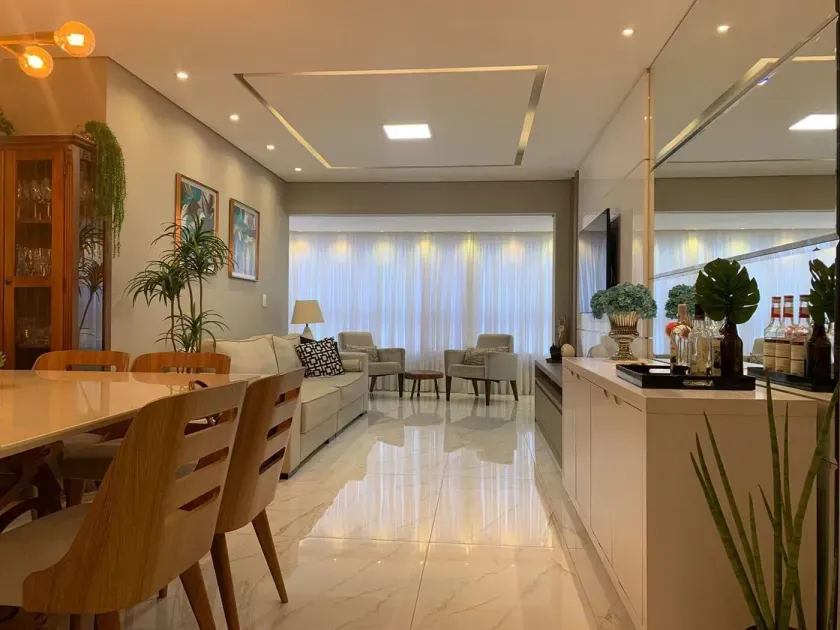 Apartamento mobiliado com 1 suíte, 2 demi suítes e 1 vaga de garagem em Balneário Camboriú