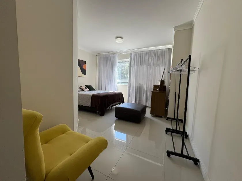 Apartamento mobiliado na Praia Brava com 1 suíte, 2 demi-suítes e 2 vagas de garagem em Itajaí/SC — foto 12