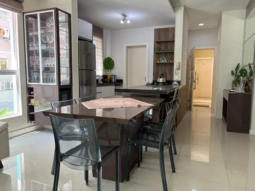 Apartamento mobiliado na Praia Brava com 1 suíte, 2 demi-suítes e 2 vagas de garagem em Itajaí/SC — foto 4