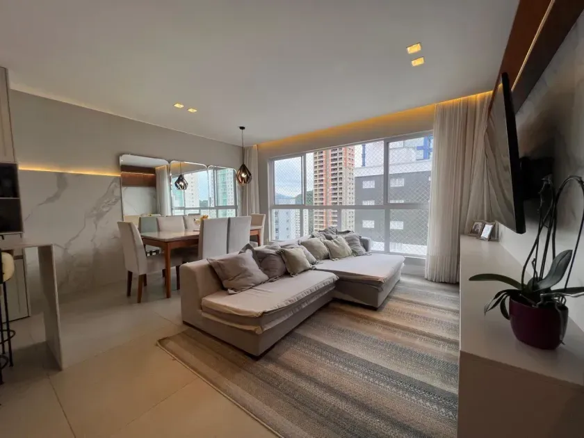 Apartamento com 3 suítes e 2 vagas de garagem Bairro Pioneiros em Balneário Camboriú/SC — foto 2
