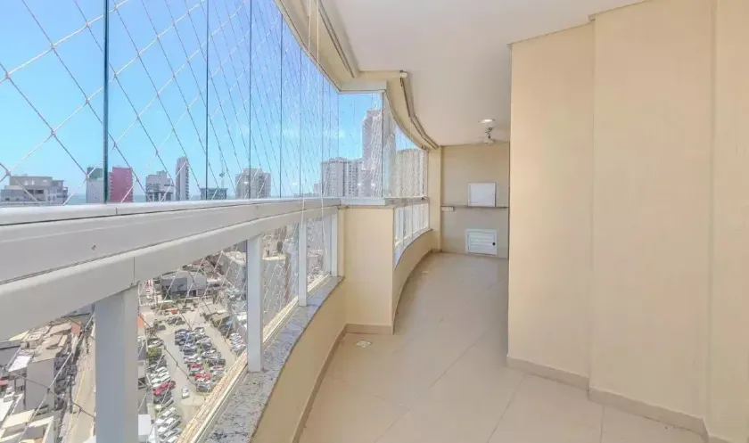 Apartamento com 3 dormitórios sendo 1 suíte e 2 vagas em Balneário Camboriú/SC