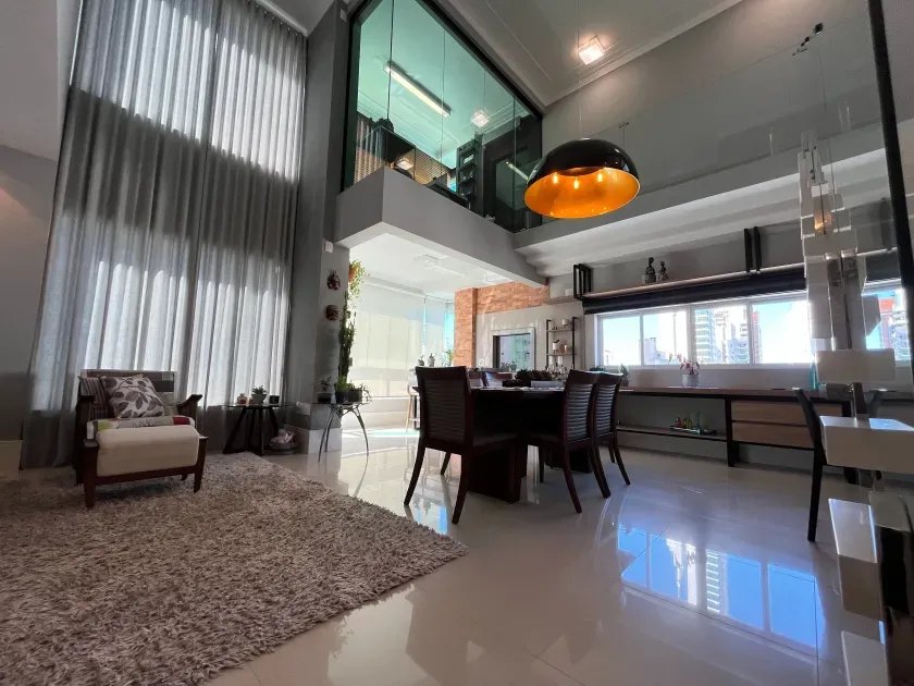 Apartamento duplex finamente mobiliado 3 suítes e 2 vagas no Centro de Balneário Camboriú/SC — foto 2