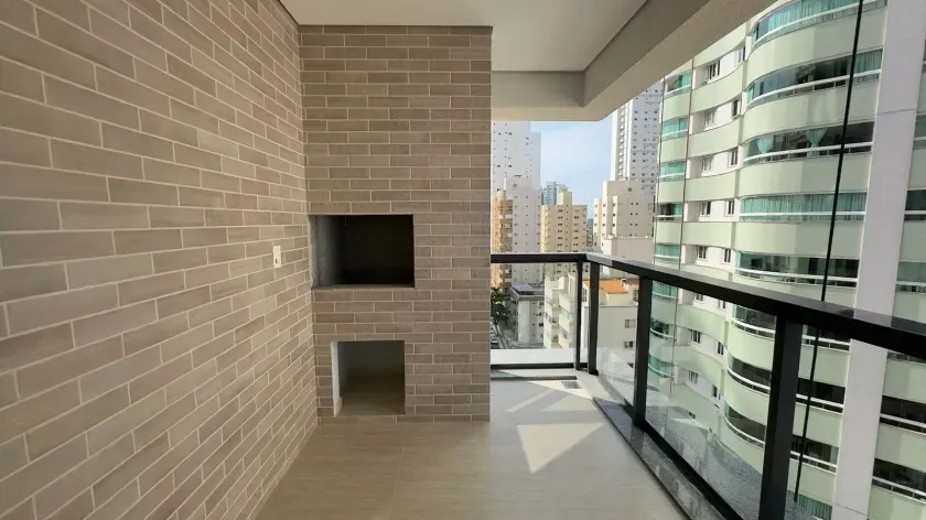 Apartamento de 3 suítes e 2 vagas de garagem no centro de Balneário Camboriú/SC