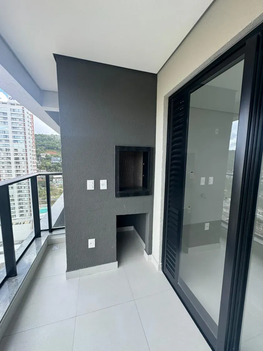 Apartamento com 2 dormitórios sendo 1 suíte e 1 vaga de garagem na Praia Brava de Itajaí/SC