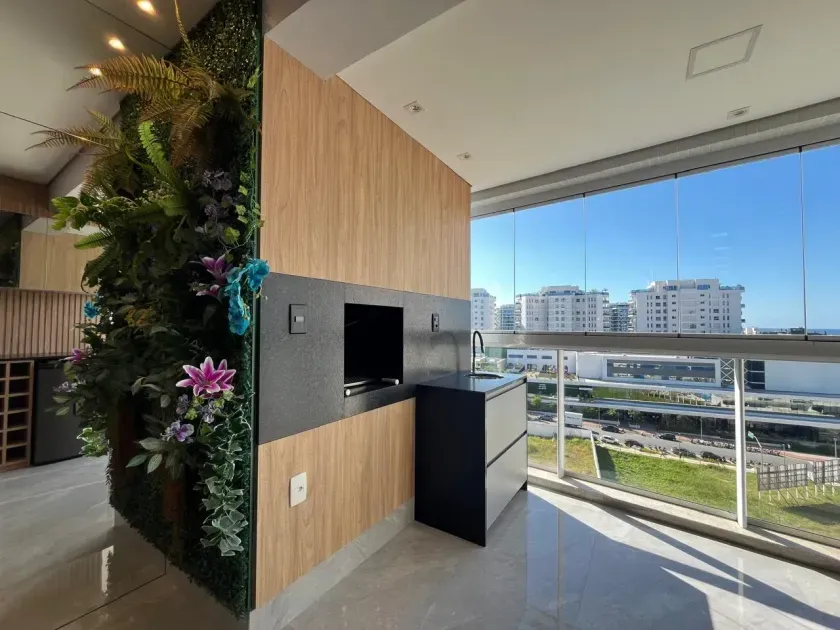 Apartamento mobiliado com 3 dormitórios sendo 2 suítes e 2 vagas de garagem em Itajaí