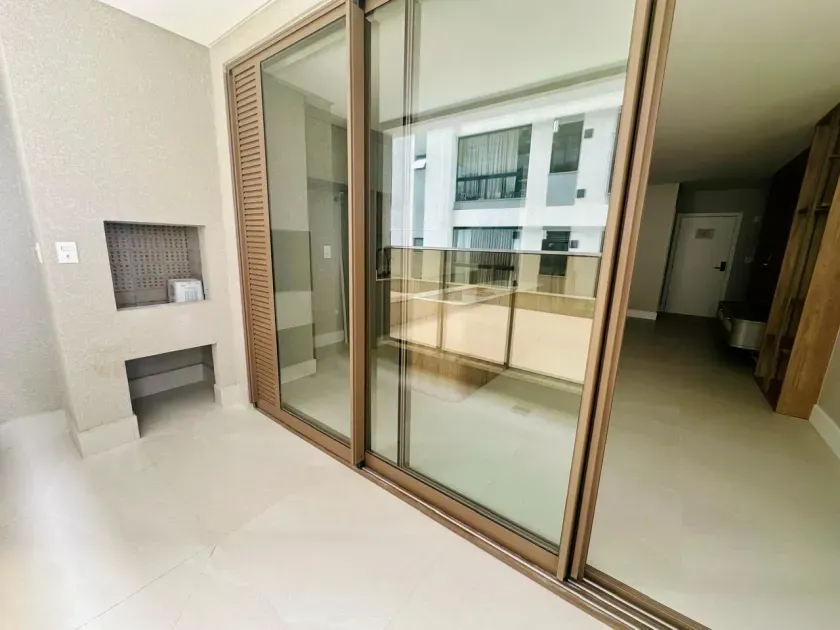 Apartamento semimobiliado com 3 dormitórios sendo 3 suítes e 2 vagas de garagem em Itajaí — foto 3