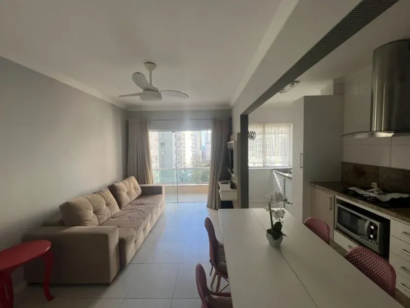 Apartamento Mobiliado com 1 dormitórios sendo 1 vagas de garagem em Balneário Camboriú