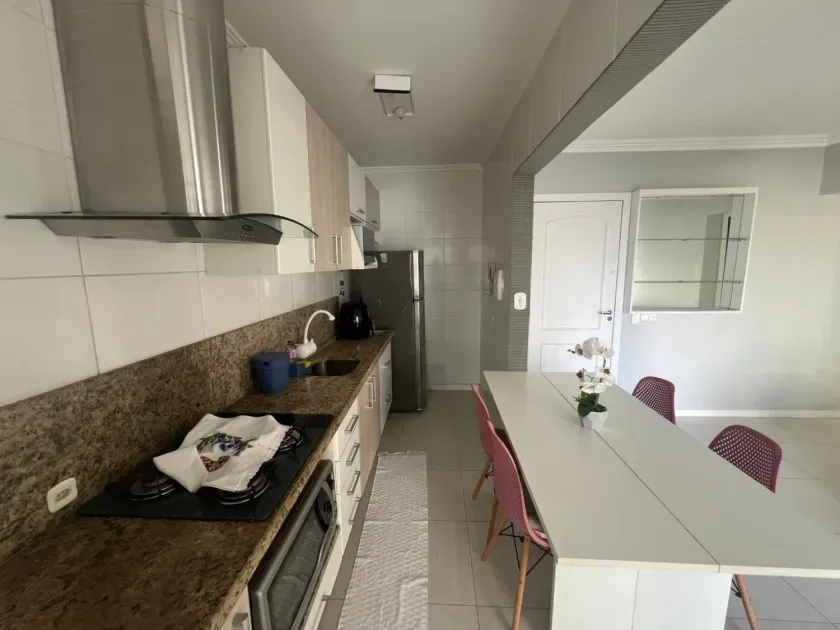 Apartamento Mobiliado com 1 dormitórios sendo 1 vagas de garagem em Balneário Camboriú — foto 3