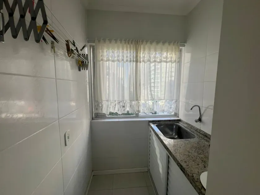 Apartamento Mobiliado com 1 dormitórios sendo 1 vagas de garagem em Balneário Camboriú — foto 4