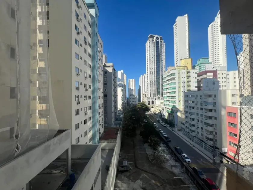Apartamento Mobiliado com 1 dormitórios sendo 1 vagas de garagem em Balneário Camboriú — foto 14