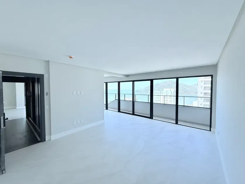 Apartamento sem mobilia com 4 dormitórios sendo 4 suítes e 4 vagas de garagem em Balneário Camboriú — foto 3
