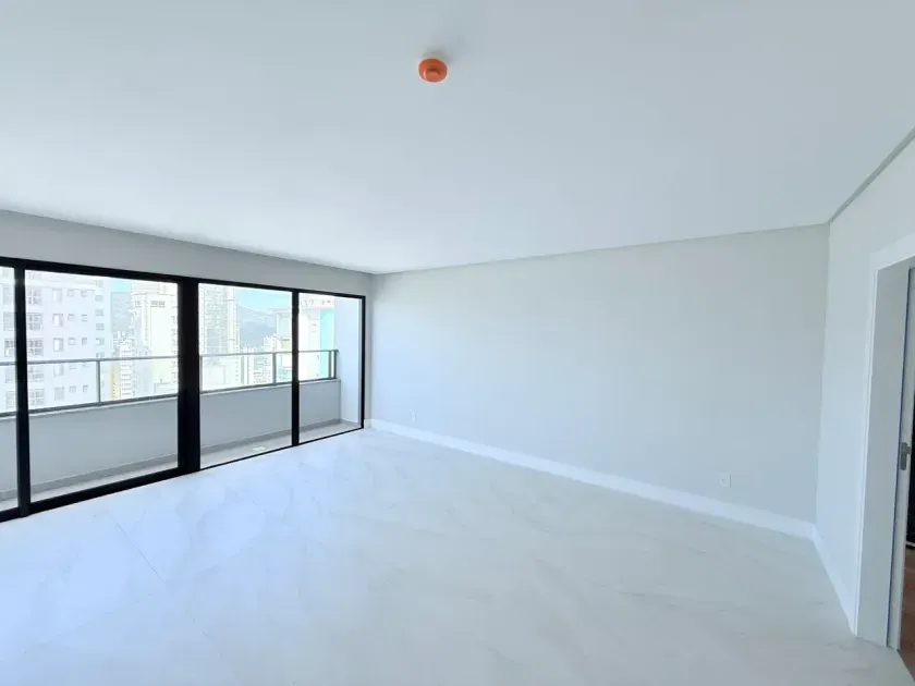 Apartamento sem mobilia com 4 dormitórios sendo 4 suítes e 4 vagas de garagem em Balneário Camboriú — foto 2