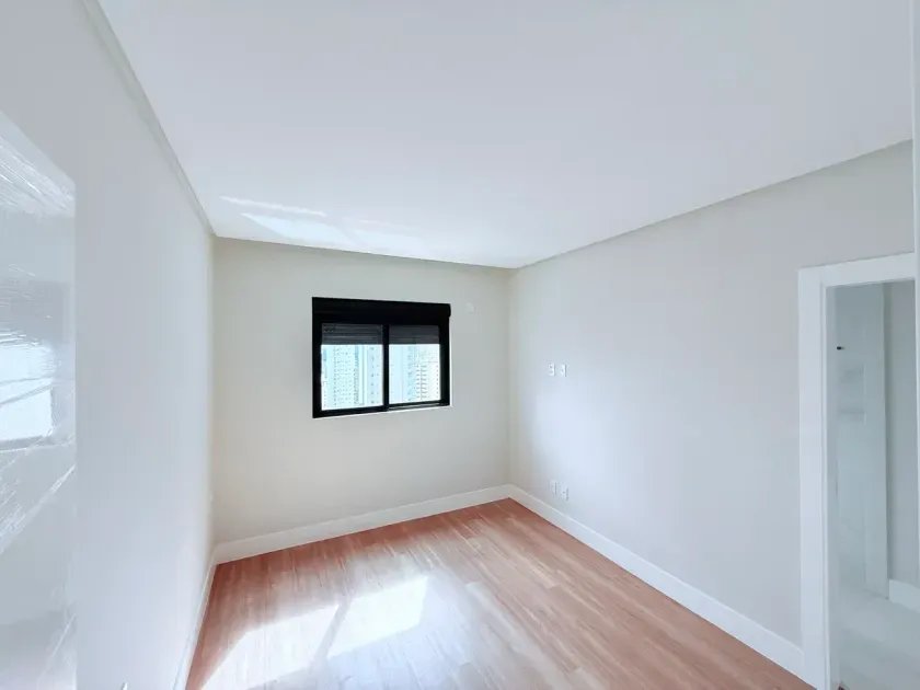 Apartamento sem mobilia com 4 dormitórios sendo 4 suítes e 4 vagas de garagem em Balneário Camboriú — foto 10