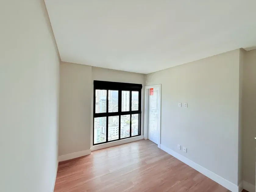 Apartamento sem mobilia com 4 dormitórios sendo 4 suítes e 4 vagas de garagem em Balneário Camboriú — foto 9