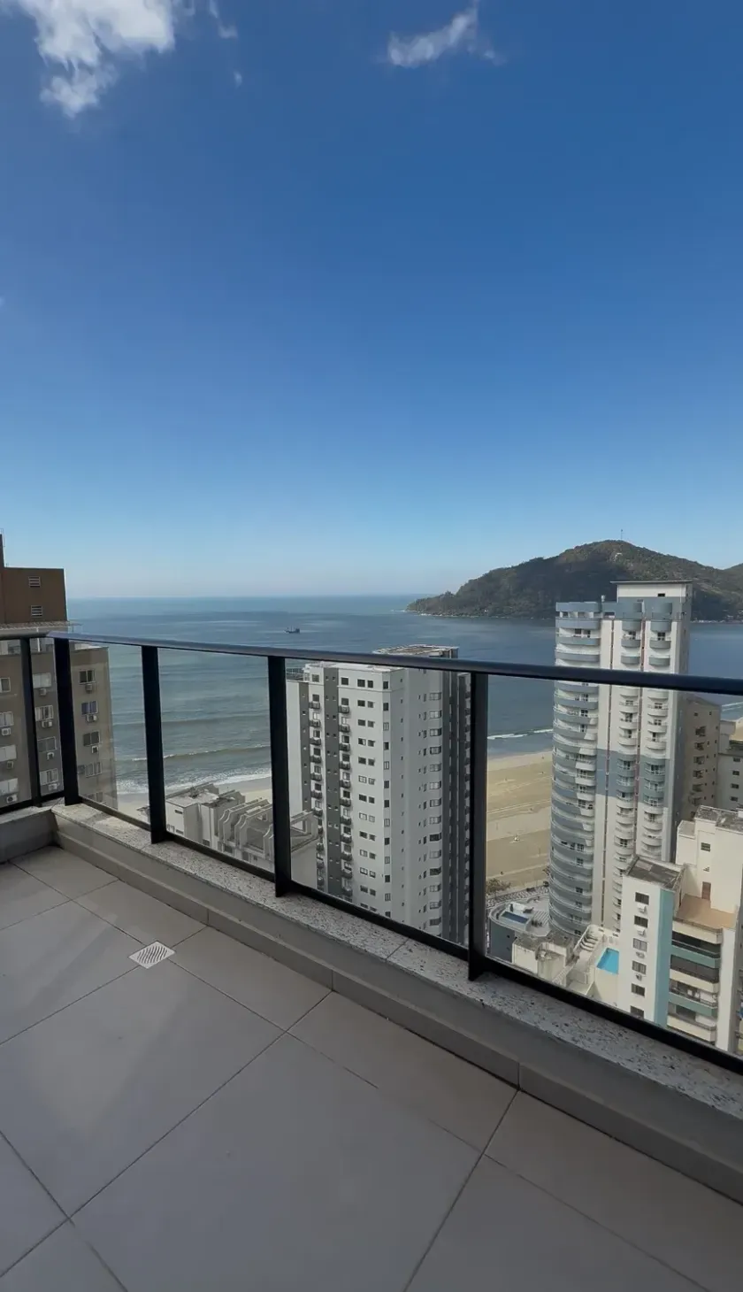Apartamento sem mobilia com 4 dormitórios sendo 4 suítes e 4 vagas de garagem em Balneário Camboriú