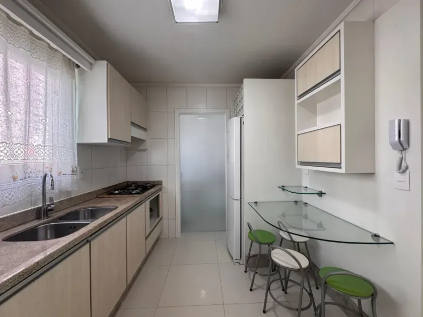 Apartamento mobiliado com 3 dormitórios sendo 2 suítes e 1 vagas de garagem em Balneário Camboriú — foto 8