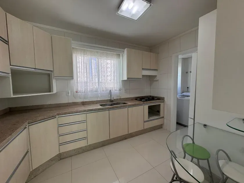 Apartamento mobiliado com 3 dormitórios sendo 2 suítes e 1 vagas de garagem em Balneário Camboriú — foto 9