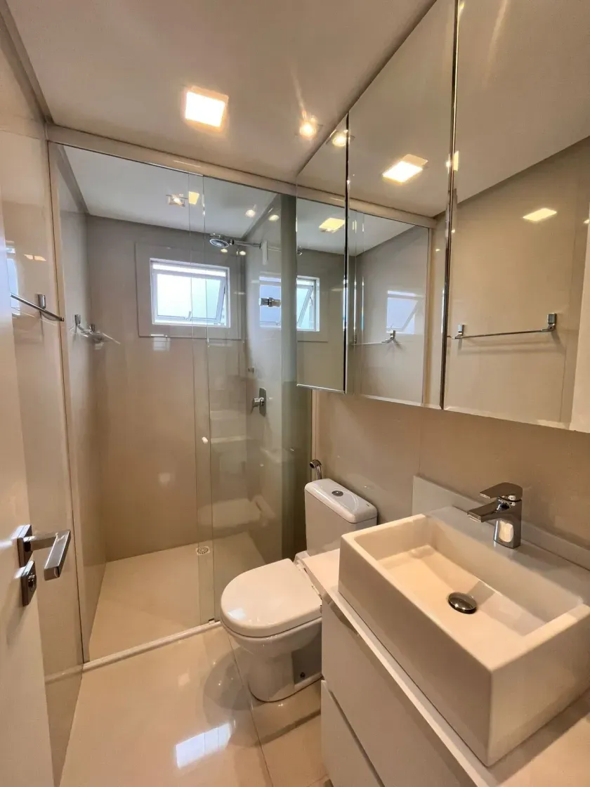 Apartamento com 3 suítes e 3 vagas de garagem no Centro de Balneário Camboriú/SC — foto 2