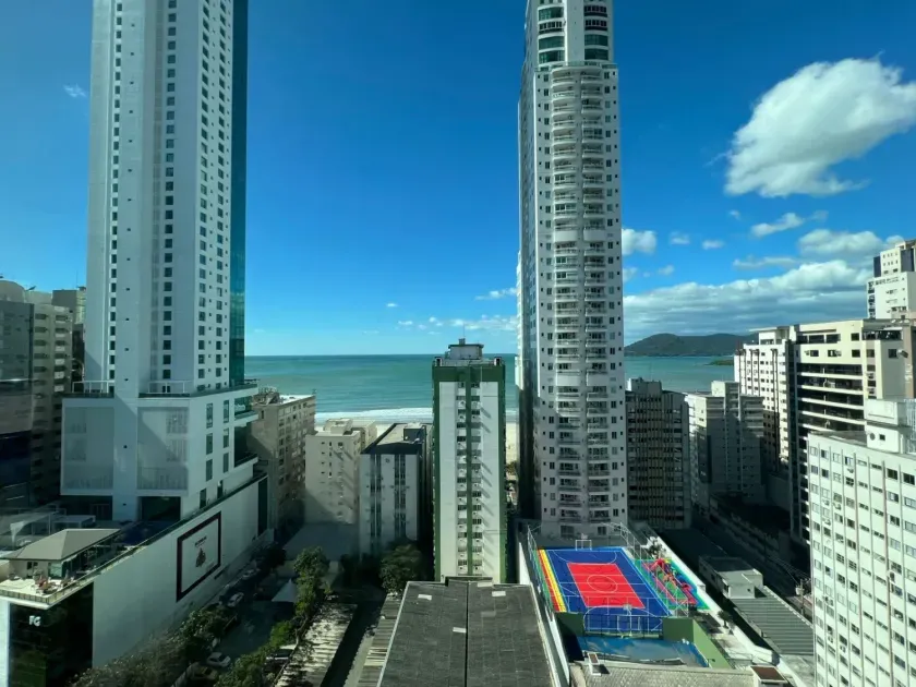 Apartamento mobiliado com 3 dormitórios sendo 3 suítes e 2 vagas de garagem em Balneário Camboriú — foto 5