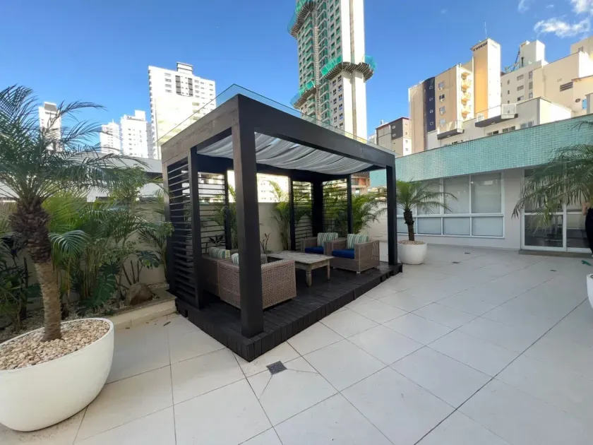 Apartamento mobiliado com 3 dormitórios sendo 3 suítes e 2 vagas de garagem em Balneário Camboriú — foto 22