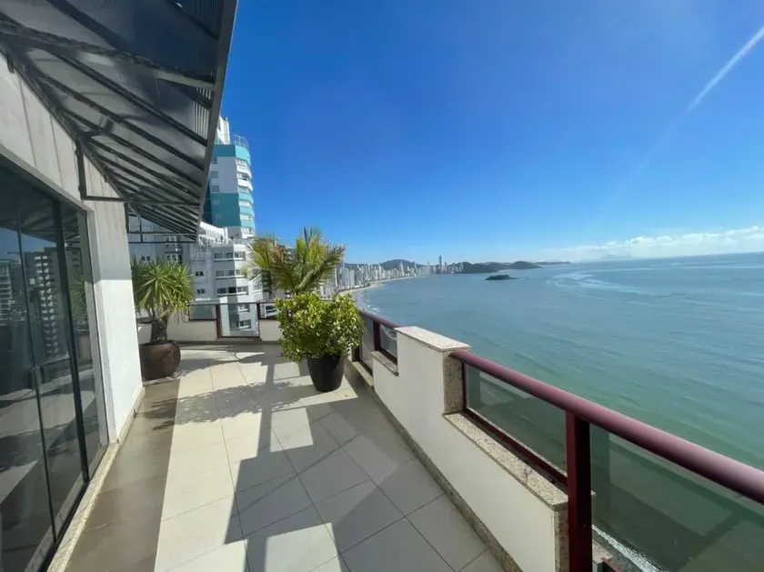 Apartamento duplex alto padrão mobiliado com 3 suítes e 3 vagas em Balneário Camboriú/SC